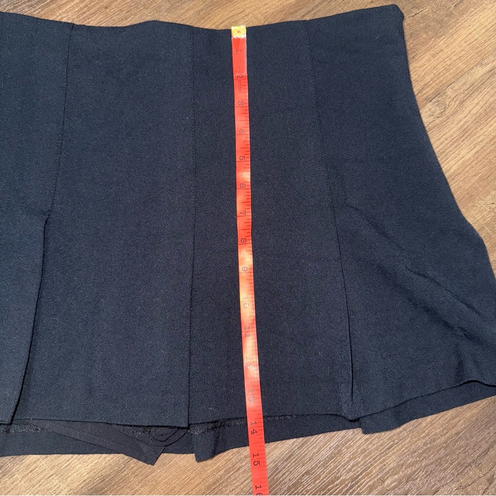 Abercrombie & Fitch Pleated Skirt w/ Built in Shorts - Picture 3 of 6